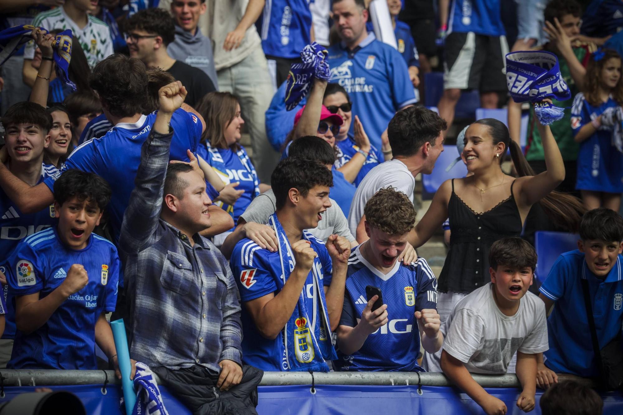 EN IMÁGENES: Ambientazo en la valiosa victoria del Oviedo contra el Zaragoza