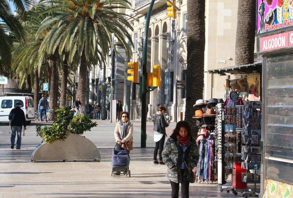 El Ayuntamiento de Málaga adopta medidas de seguridad tras el atentado de un camión en un mercadillo navideño en Berlín el pasado lunes.