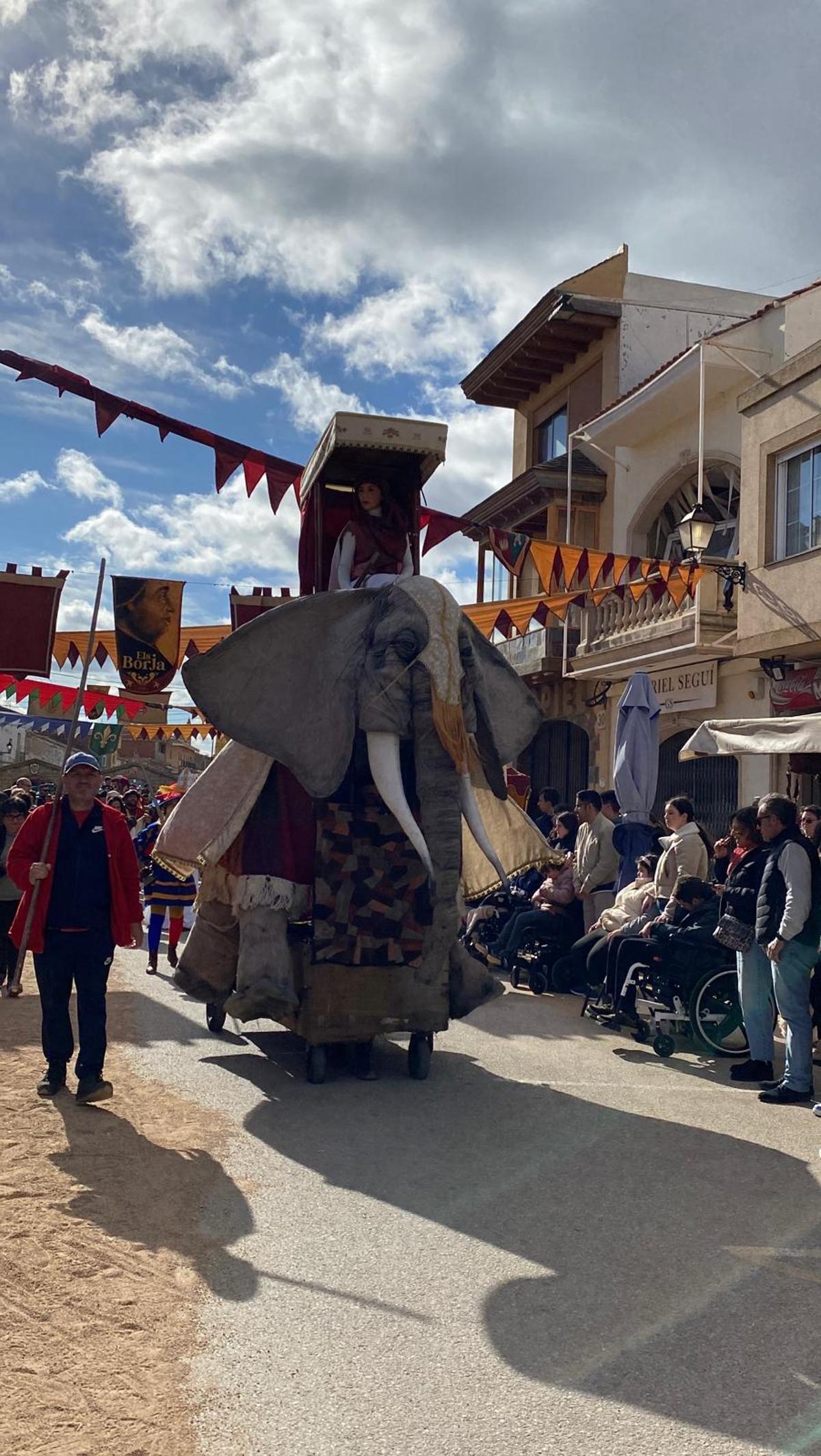 Así se sumerge Llombai en su historia con el mercado renacentista de los Borja