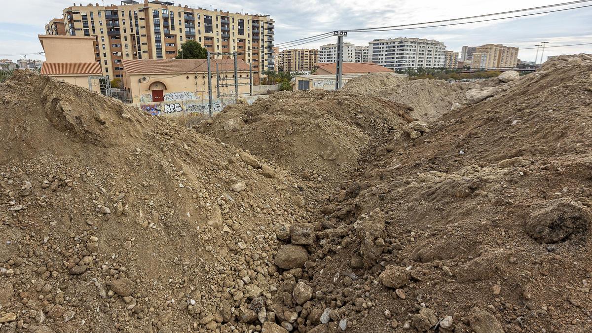 Escombrera junto al PAU 1