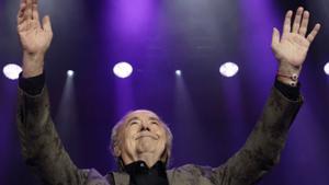 Serrat en l’últim concert de la seva gira ‘El vicio de cantar’, a Barcelona. | FERRAN NADEU