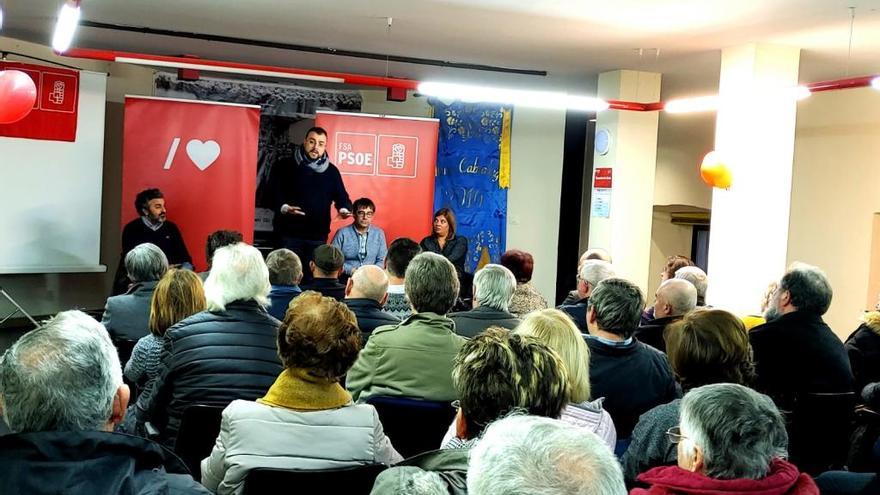 La asamblea socialista en Arenas de Cabrales.