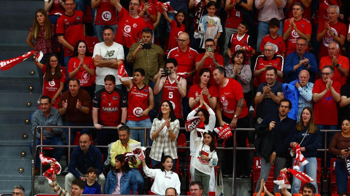 Aficionados del Casademont Zaragoza, en el choque de playoff ante el Perfumerías Avenida.