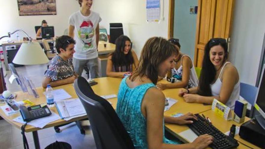 El Ayuntamiento centraliza las oficinas de juventud en el edificio de Cervantes