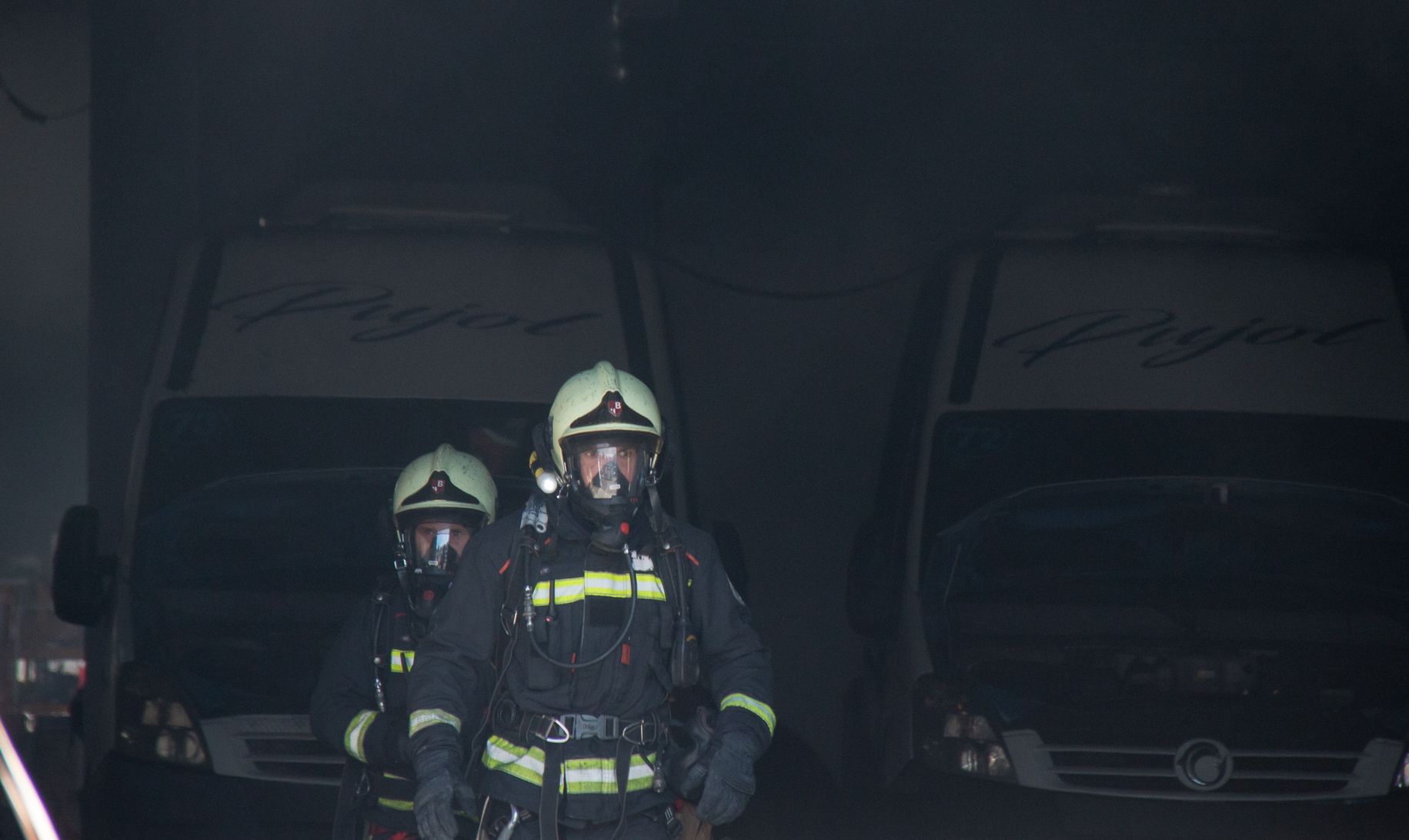 21 trabajadores intoxicados en el incendio en un hangar de autobuses de Andratx