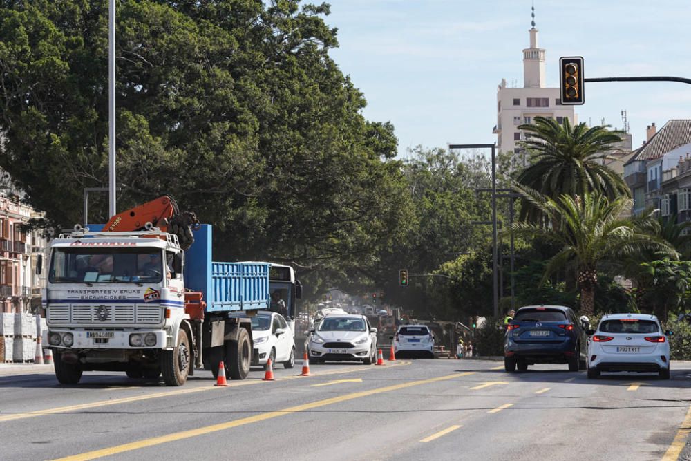 El avance de las obras del metro de Málaga en los tramos entre El Perchel y Atarazanas ha permitado que este lunes la avenida de Andalucía recupere los dos sentidos y que la Alameda de Colón cambie la circulación, permitiéndose únicamente en dirección sur, hacia la avenida Manuel Agustín Heredia, como estaba en 2015.