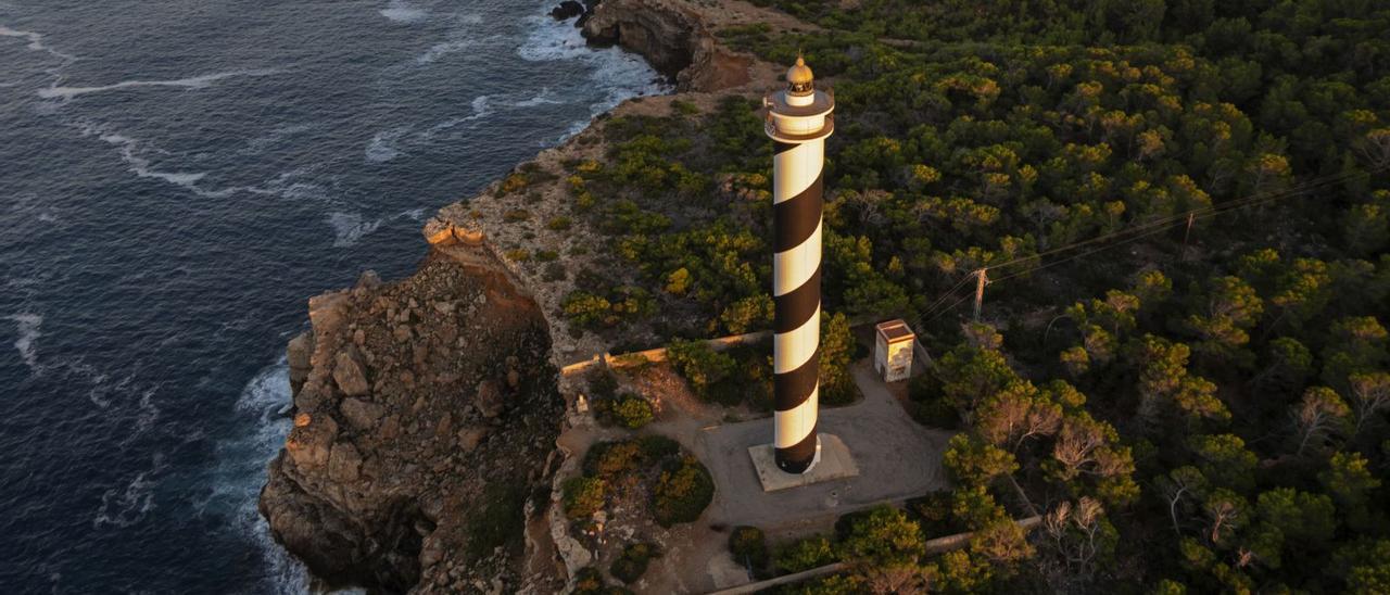 Imagen aérea del faro des Moscarter en Portinatx