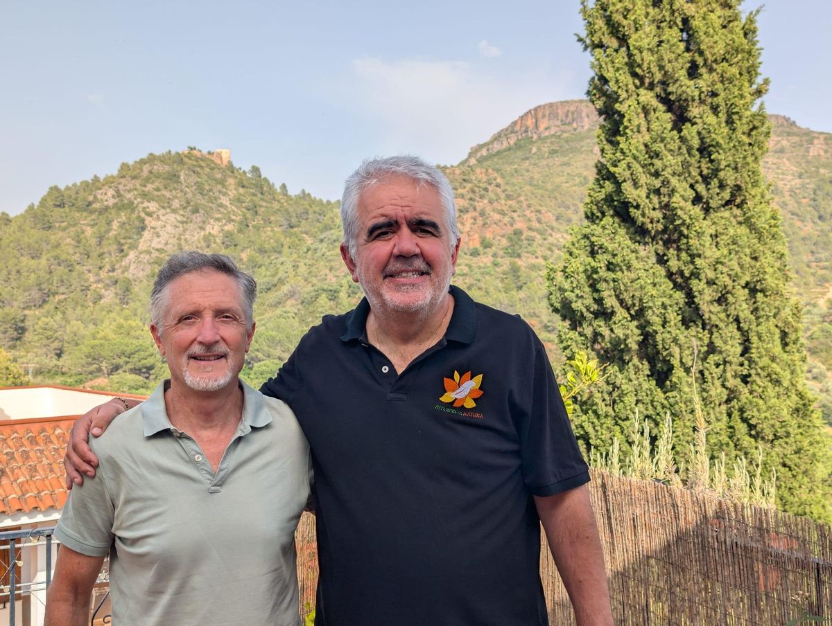 Fernando Valladares al costat de Fede Llorca, director del projecte URGES de Vall d'Almonacid.