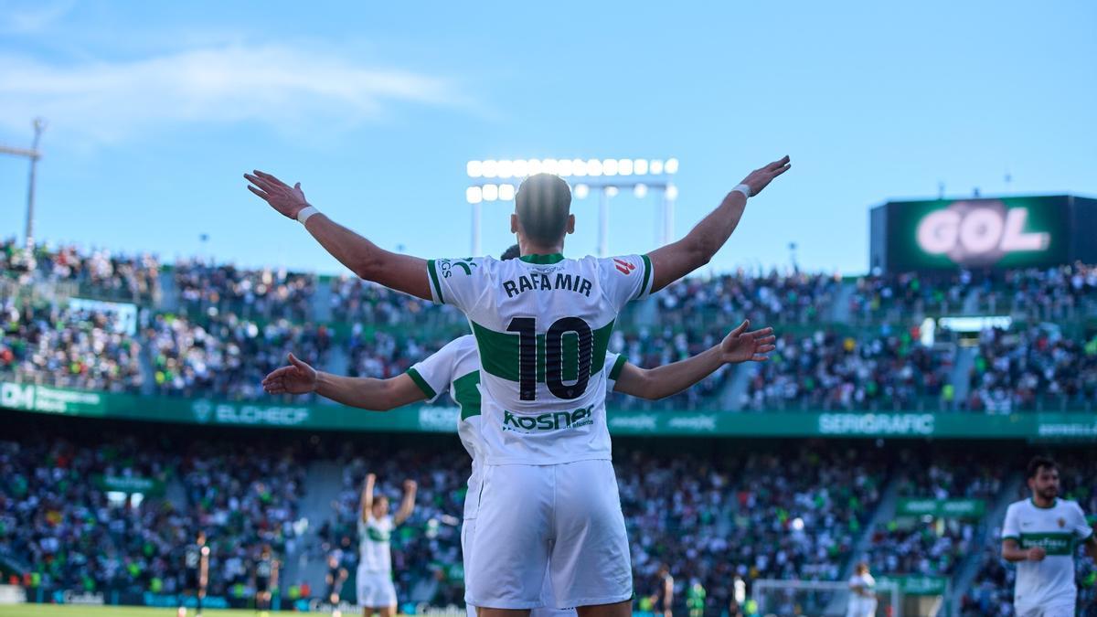 Image for El Girona protagoniza una broma de mal gusto ante el Elche: 'Ha sido un completo desastre'