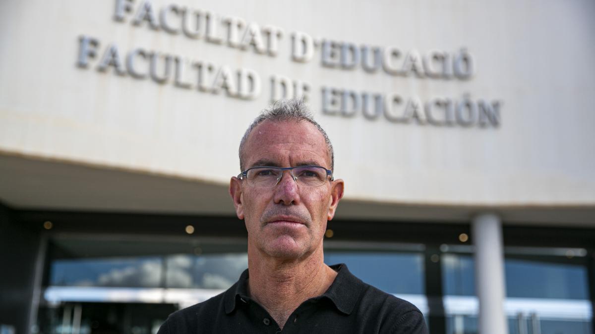 El investigador y catedrático de la Facultad de Educación de la UA, José Antonio Pérez Turpin