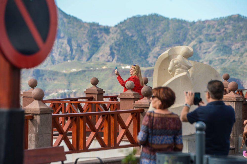 AMBIENTE TURISTAS EN TEJEDA