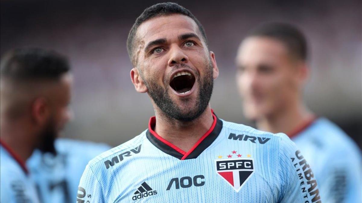 Dani Alves llegó para reforzar a Sao Paulo esta temporada
