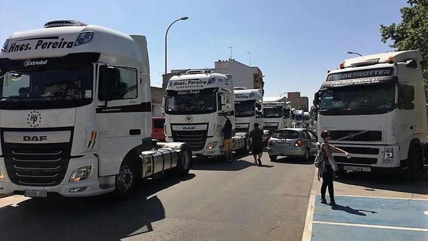 La procesión motorizada congregó a 70 camiones