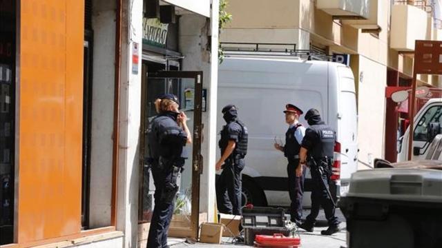 Desalojo de una entidad bancaria en el barrio de Gracia