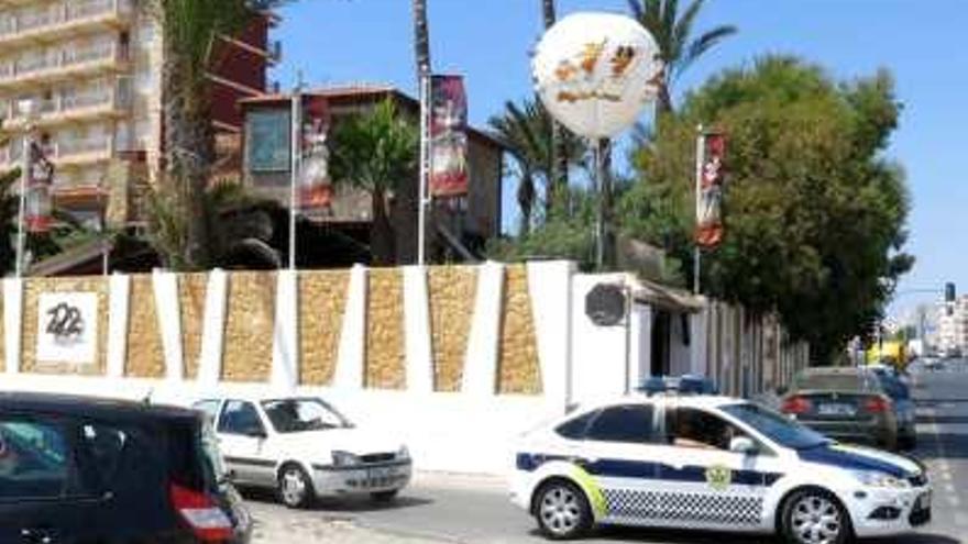 Los vecinos piden actuar contra una discoteca en la Playa de Los Locos