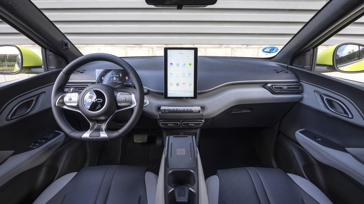 Interior del BYD Dolphin Surf