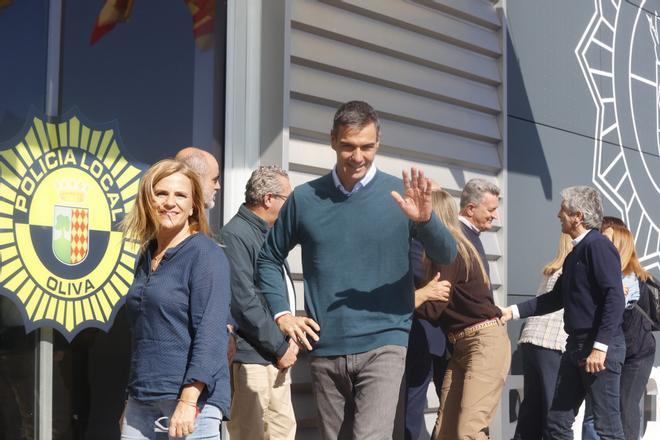 Pedro Sánchez visita el Puesto de Mando Avanzado en Oliva tras los graves efectos de la dana Adam