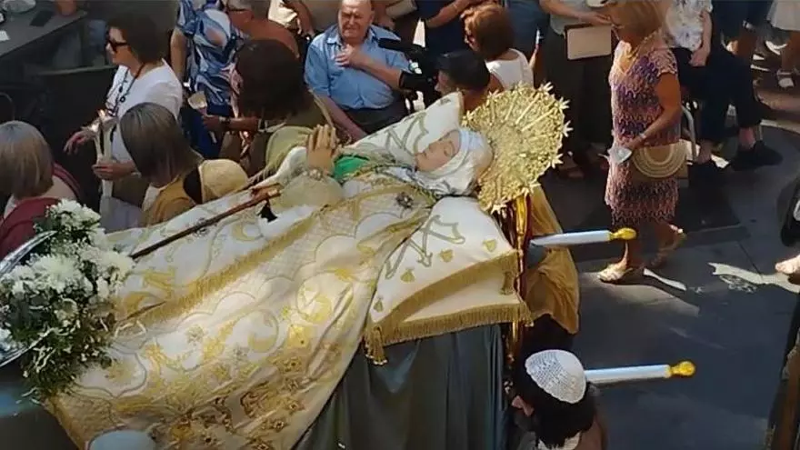 Emoción y belleza en la Procesión-Entierro de la Patrona de Elche