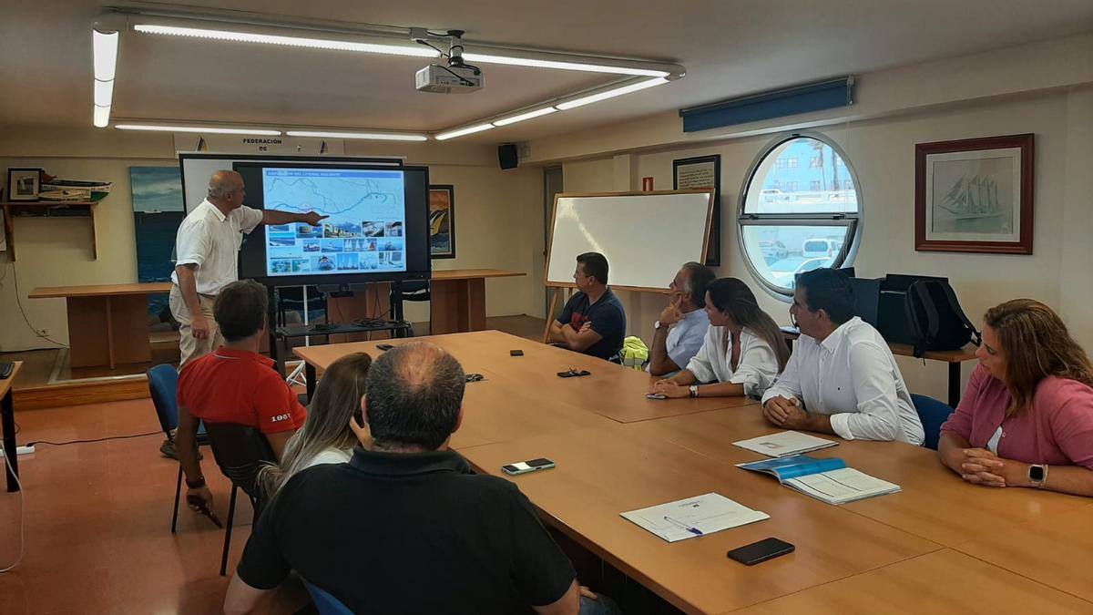 Imagen de la reunión mantenida en la sede de la Federación de Vela Latina.