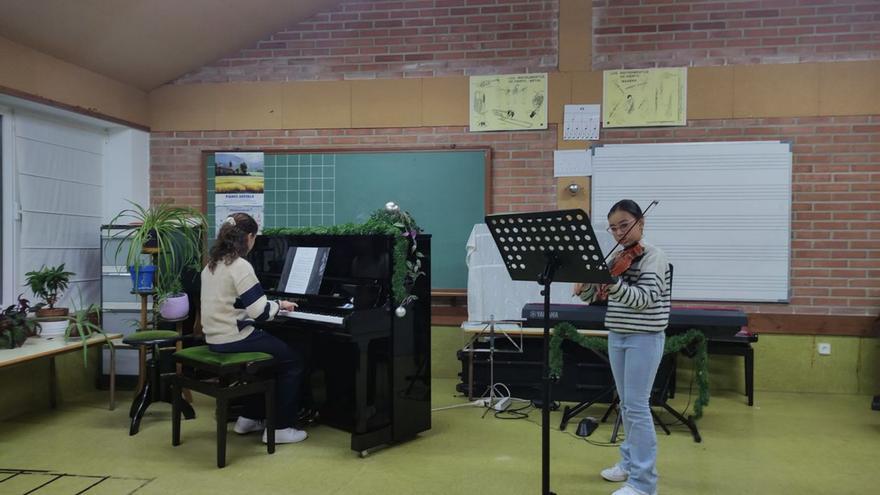 Navidad en Benavente: Las audiciones de la Escuela de Música dejan de lado los nervios y los alumnos disfrutan con variados temas