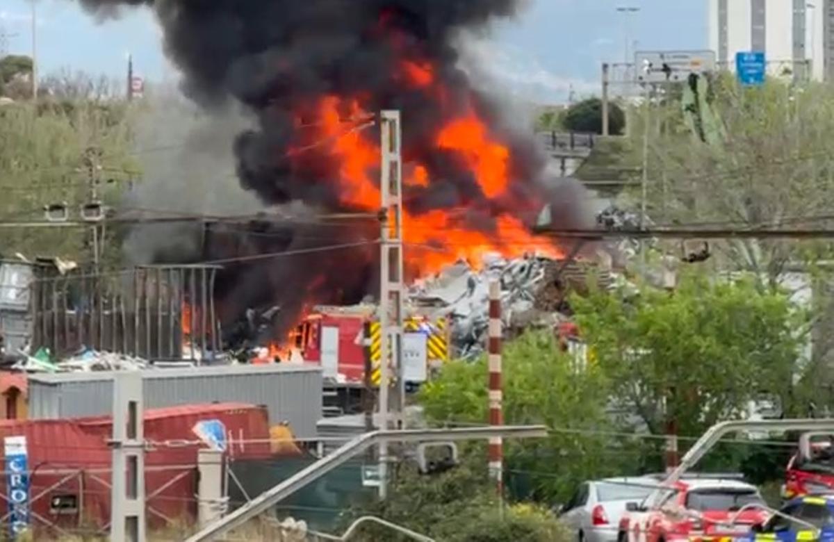 Incendio de chatarra en LHospitalet