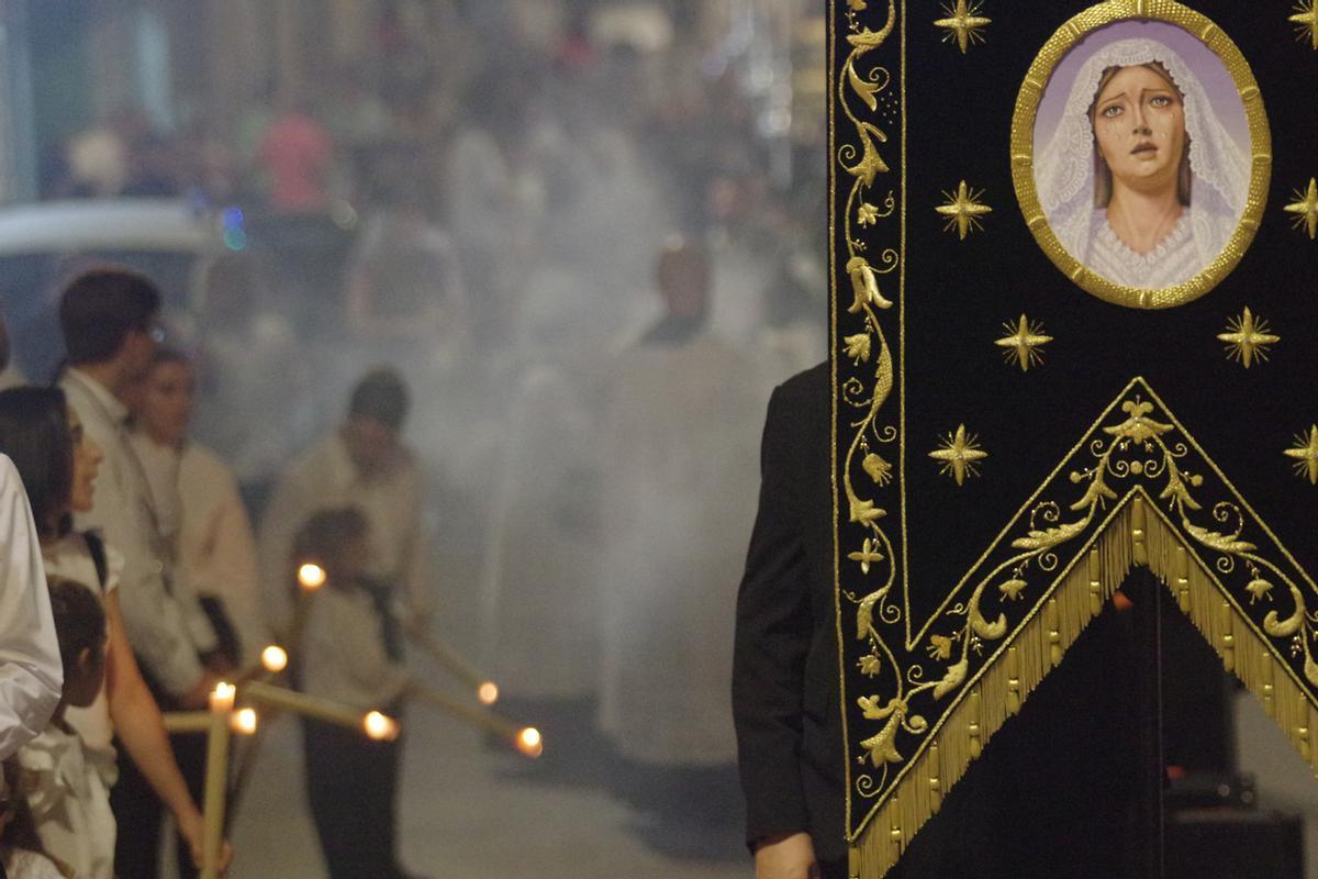 Rosario vespertino de la Virgen de los Dolores de Puerto de la Torre, en imágenes