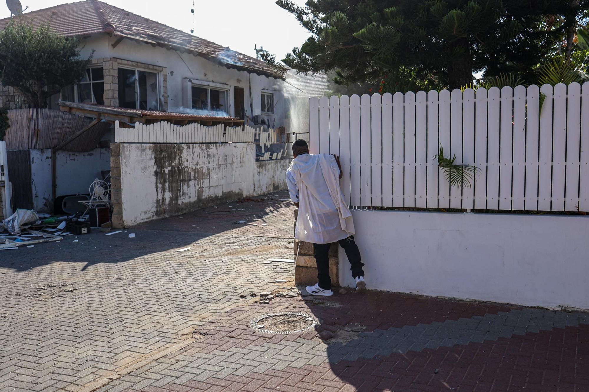 Consecuencias del ataque con misiles desde Gaza en la ciudad israelí de Ashkelon