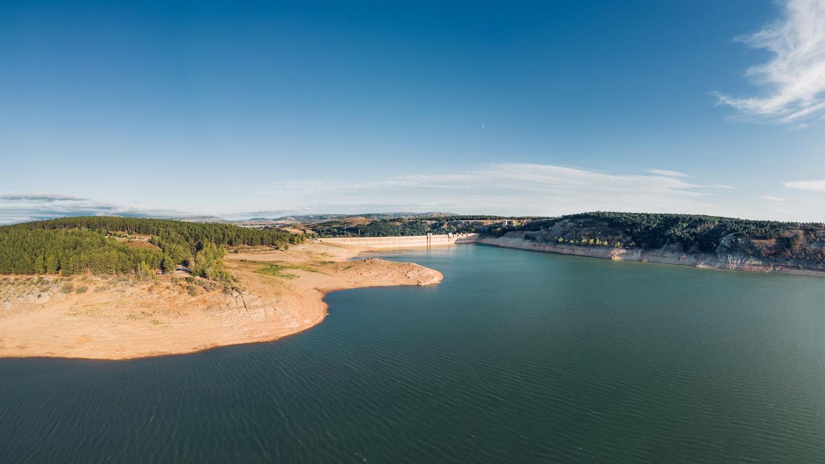 Palencia tiene playa, vaya, vaya: &quot;Viene mucha gente de Cantabria a pasar el día&quot;