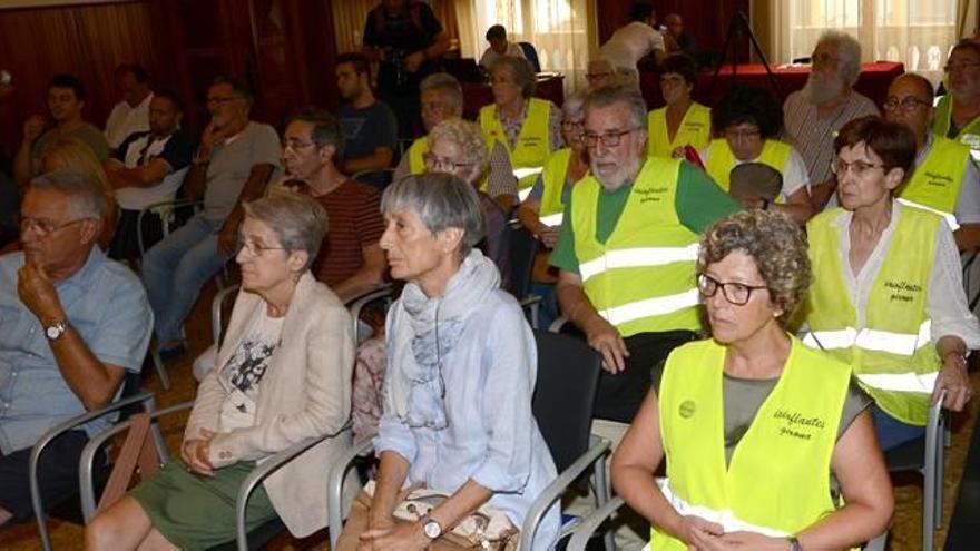 Assistents de diferents entitats i associacions de veïns presents al ple d&#039;ahir.