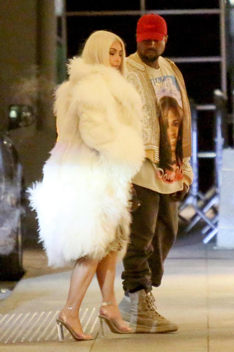 Kim Kardashian y Kanye West tras el desfile del cantante