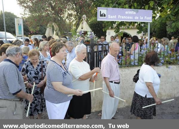 GALERÍA DE FOTOS - Procesión de ‘Farolets’ en Sant Francesc de la Font en Castellón