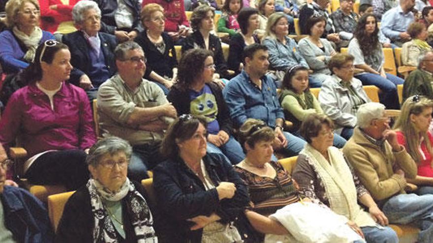Público asistente a la inauguración, el 29 de abril del año 2012.