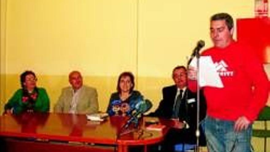 Irene Sánchez Carrón inaugura el club de lectura de la cárcel pacense