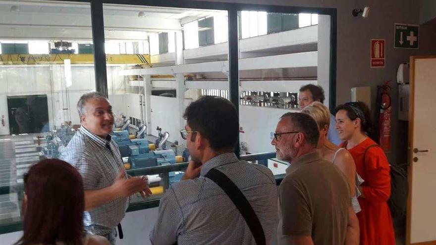Visita de políticos y técnicos de Cambre a una empresa de aguas en Levante.