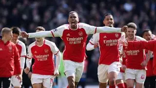 El Arsenal tiñe de rojo el 'North London Derby' y presiona al City