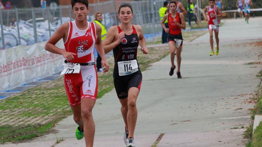 Iria Rodríguez, con el dorsal 114, durante la prueba de esta tarde. // R. Grobas