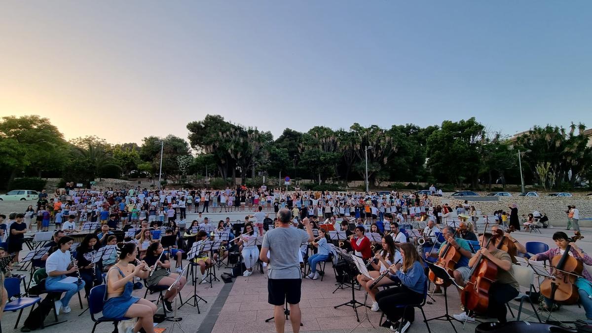 Imagen del ensayo general realizado esta tarde en la Plaça de la Constitució