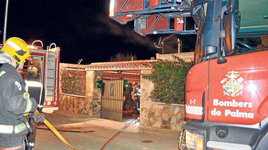 Intoxicada por humo una pareja de 80 años tras incendiarse la caldera de su casa en Palma