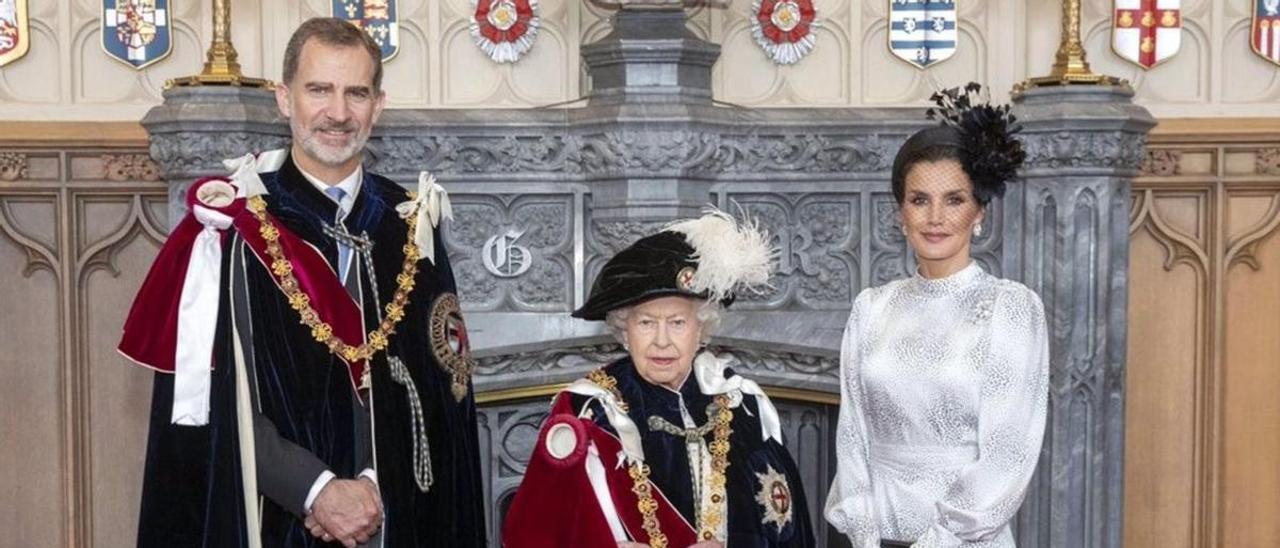 Felipe VI, Isabel II y la Reina Letizia, en 2019, en Windsor, con motivo de la entrada del monarca español en la Orden de la Jarretera. | Casa Real