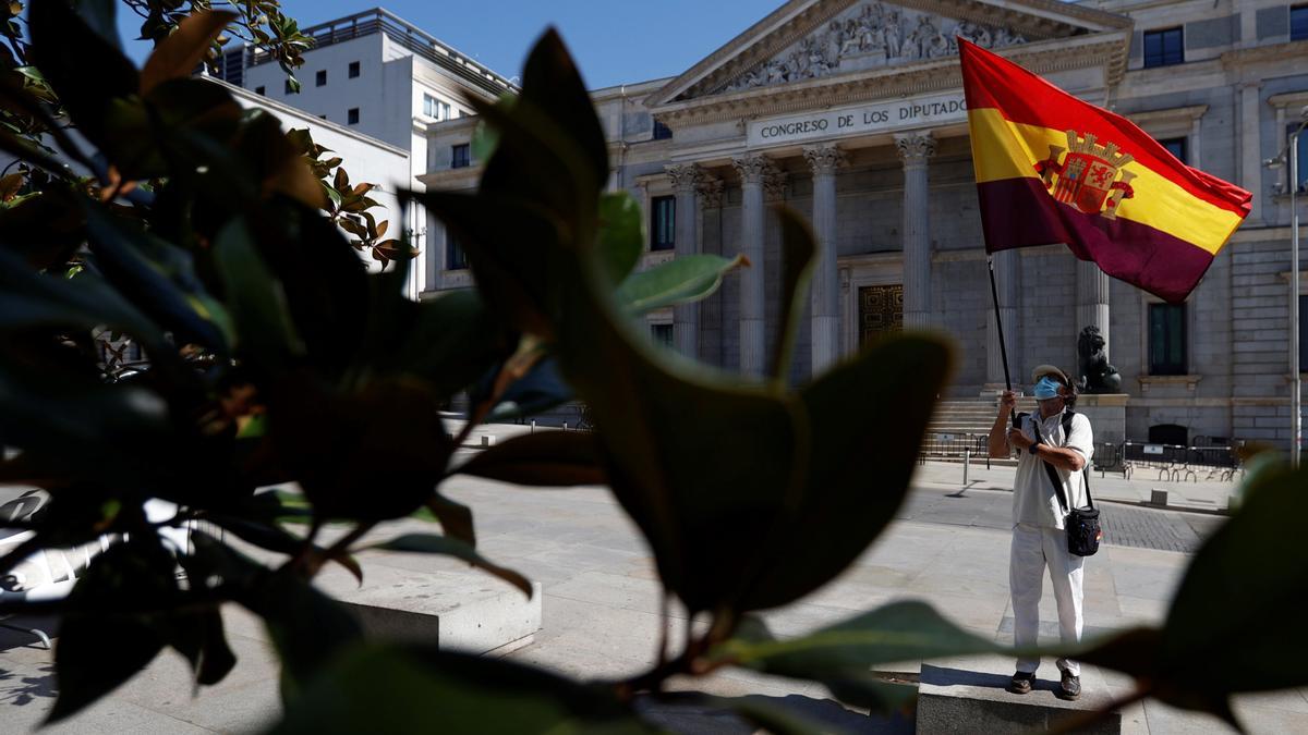 Concentración frente al Congreso a favor de la memoria democrática.