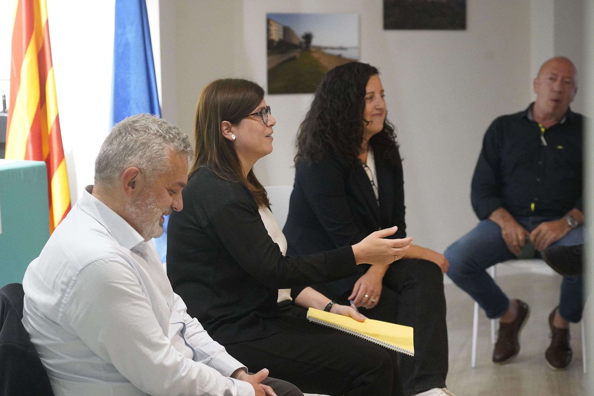 Reunió de Gemma Geis (Junts) amb els membres de la candidatura a Girona