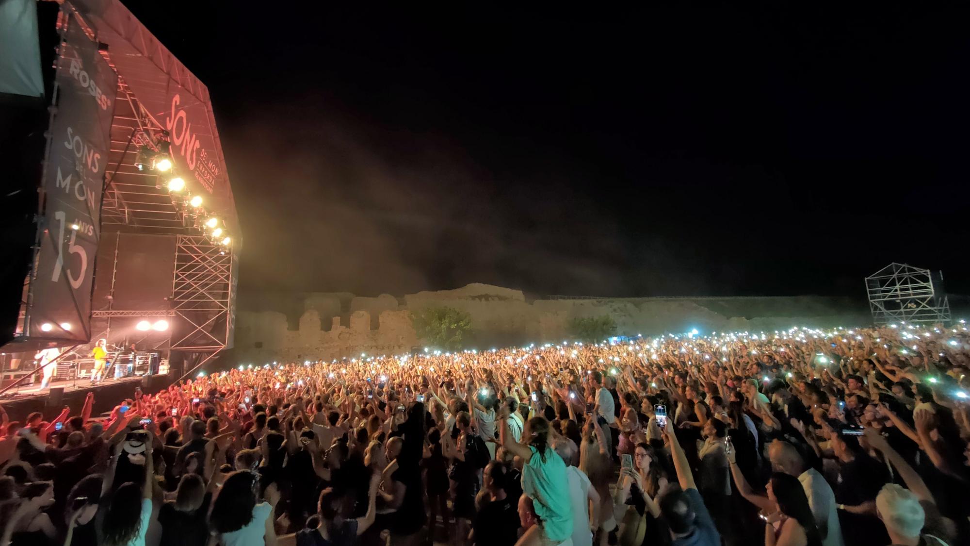 Oques Grasses desborda la Ciutadella de Roses per celebrar el seu desè aniversari