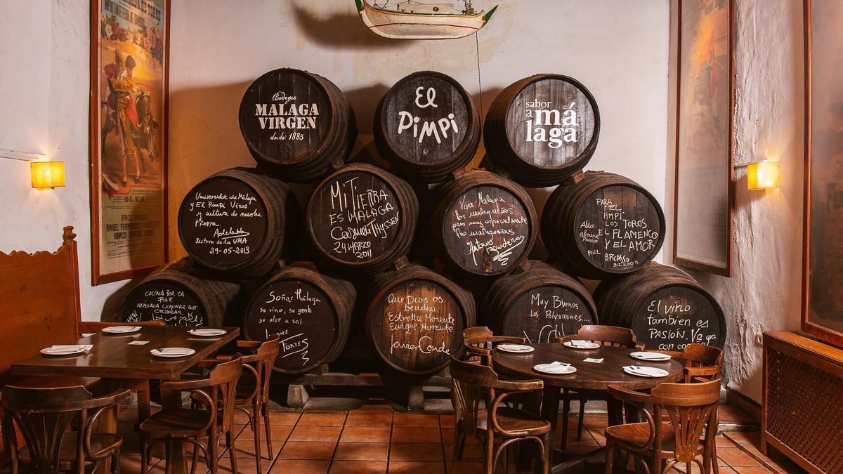 Barriles del Pimpi firmados por personalidades célebres