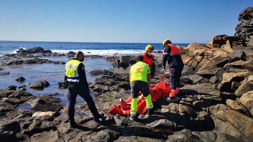 Rescatan a un hombre que se cayó en una zona rocosa en el sur de Lanzarote