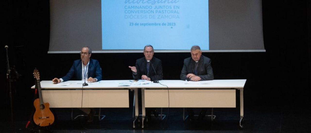 Un momento de la asamblea en el Seminario de San Atilano. | J. L. Fernández