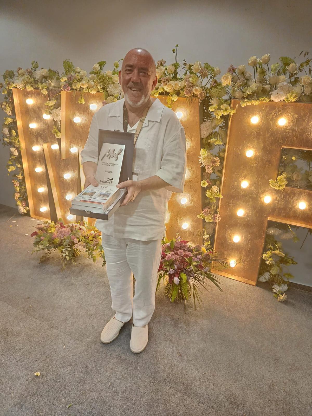 El florista de Carcaixent recogió en Salamanca el tercer premio, después de tres intensos días de pruebas.