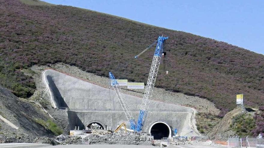 Obras del AVE a su paso por Ourense.