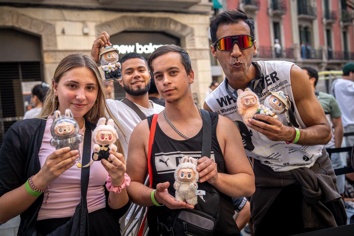 Colas masivas en Pop Mart por la llegada de Labubus a Barcelona
