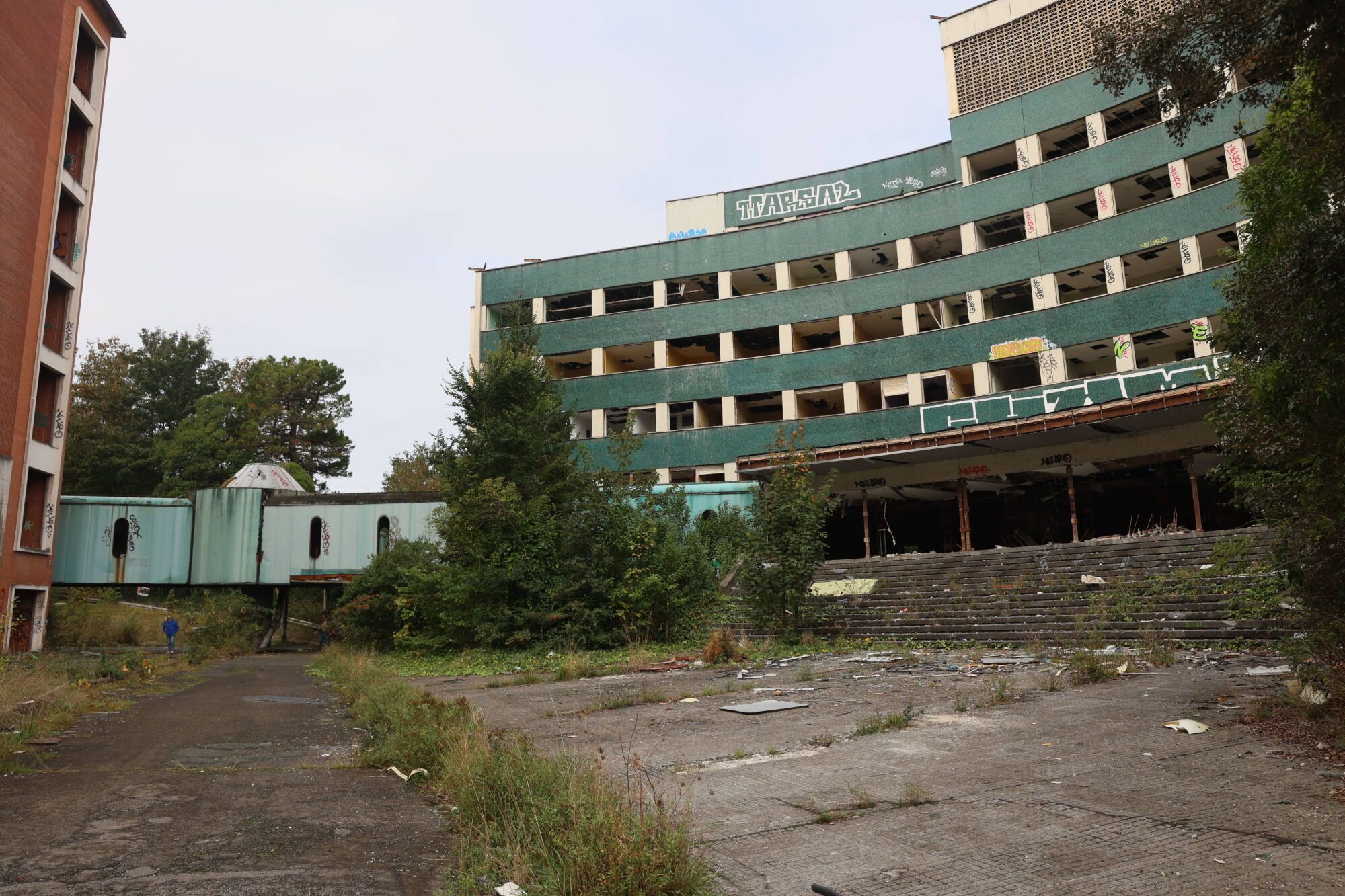 Viejo HUCA. Recorrido por cómo está el viejo hospital.