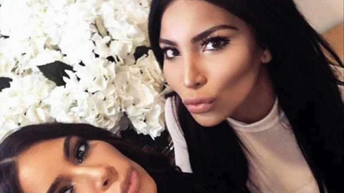 Kim Kardashian conoce a su doble y se hace un selfie con ella